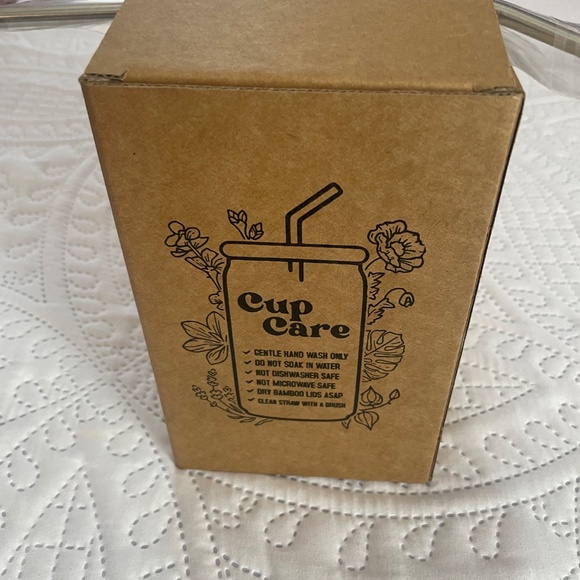 Beach Bag and Drinking Glass with lid and reusable straw - Picture 12 of 16